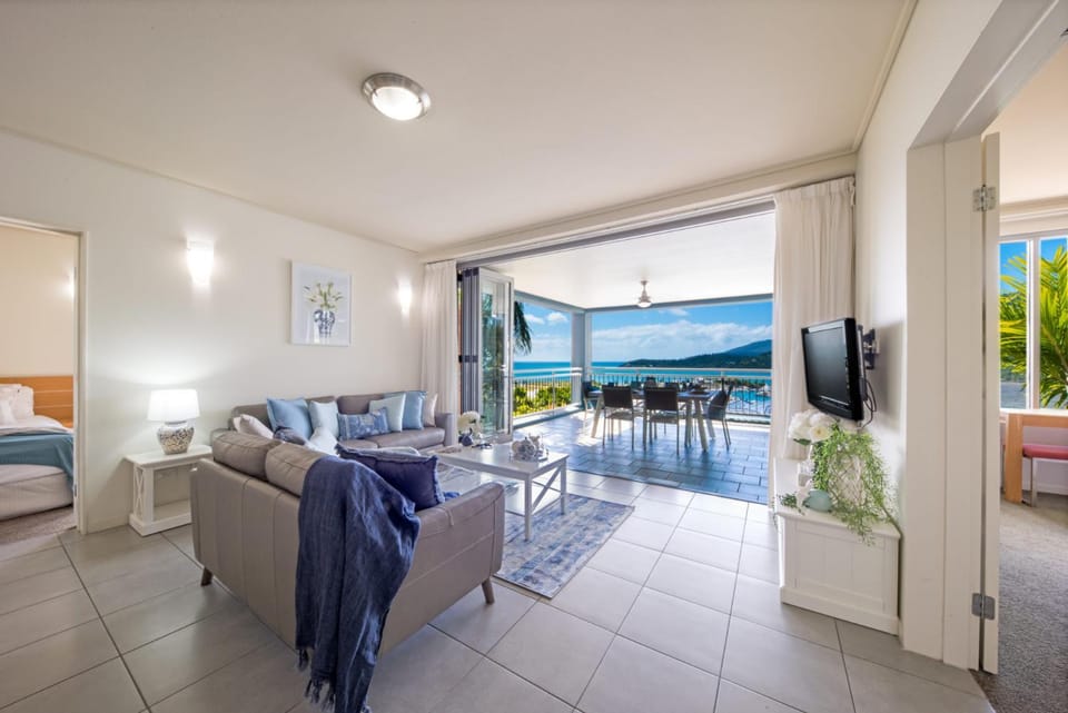 Coastal Charm On Airlie Apartment in Airlie Beach