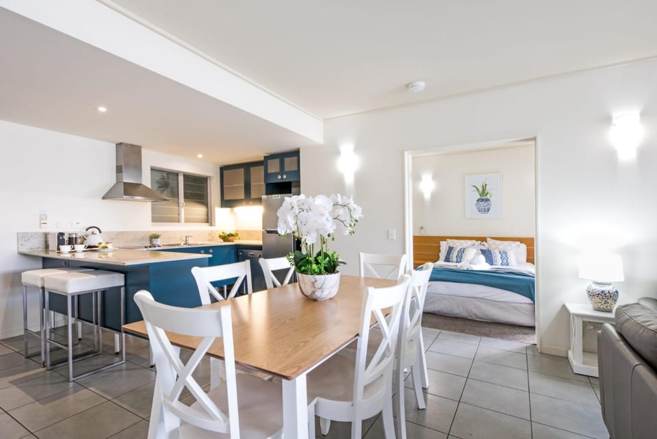 Coastal Charm On Airlie Apartment in Airlie Beach