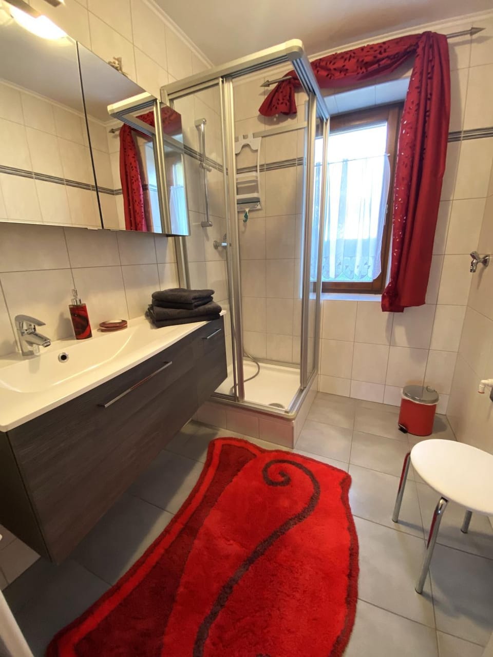 Shower, Bathroom, towels