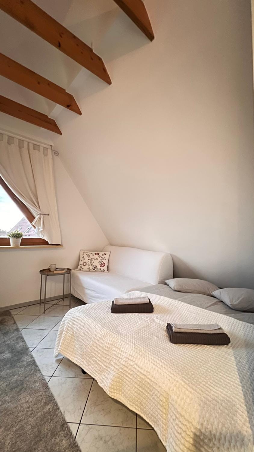 Bed, Photo of the whole room, Bedroom, towels