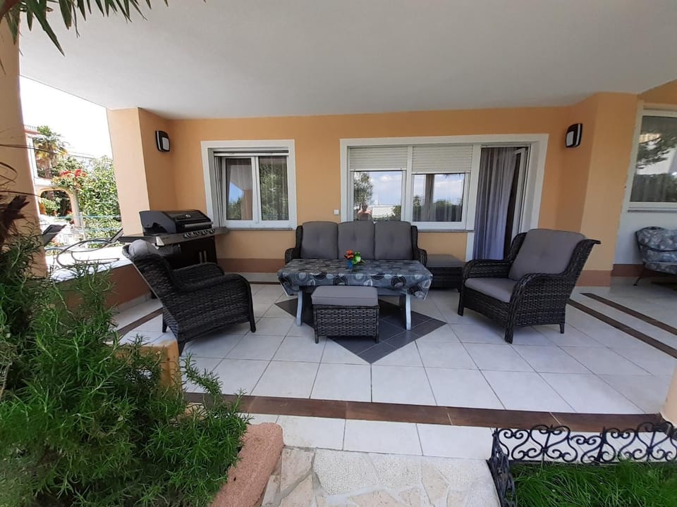 Patio, Balcony/Terrace, Seating area