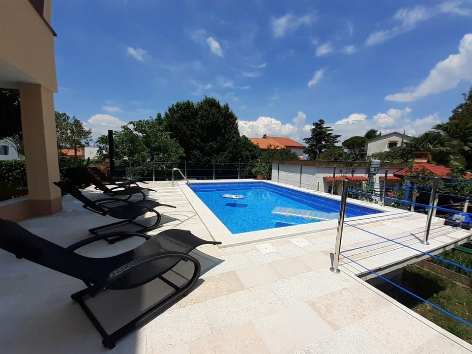 Pool view, Swimming pool, sunbed