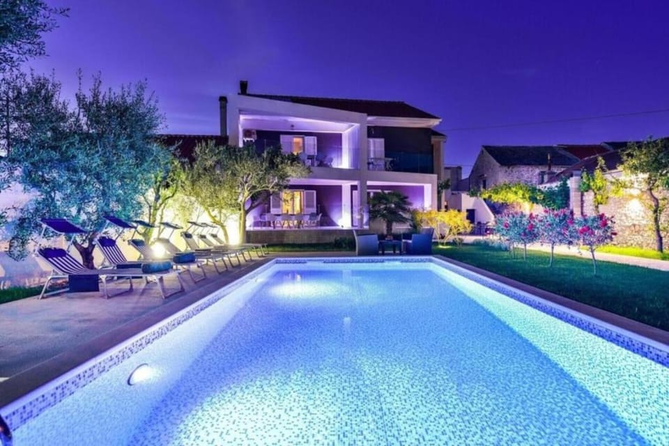 Property building, Night, Garden, Swimming pool, sunbed