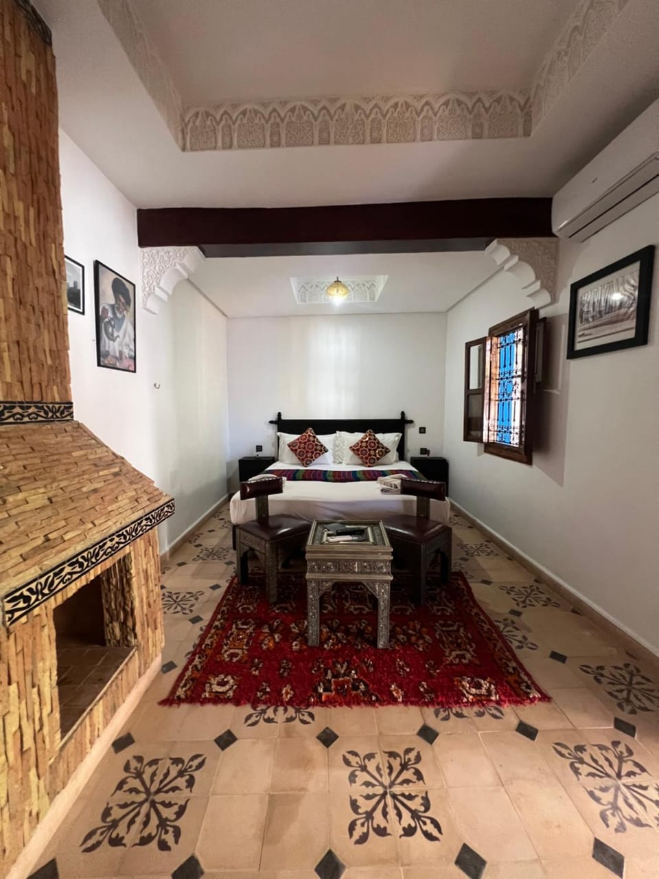 Bedroom, fireplace