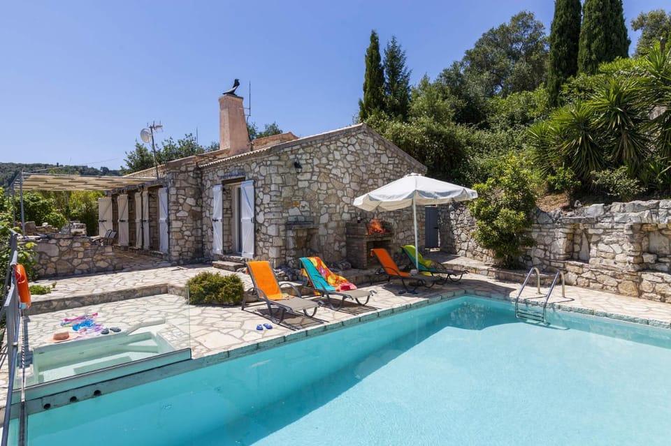 Property building, BBQ facilities, Balcony/Terrace, Pool view, Swimming pool