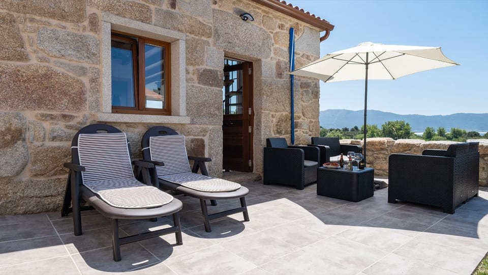 Suleiro Caldebarcos House in Galicia