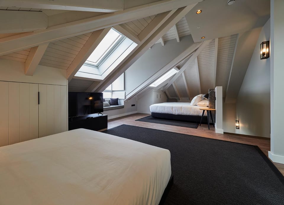 Bed, Photo of the whole room, Bedroom