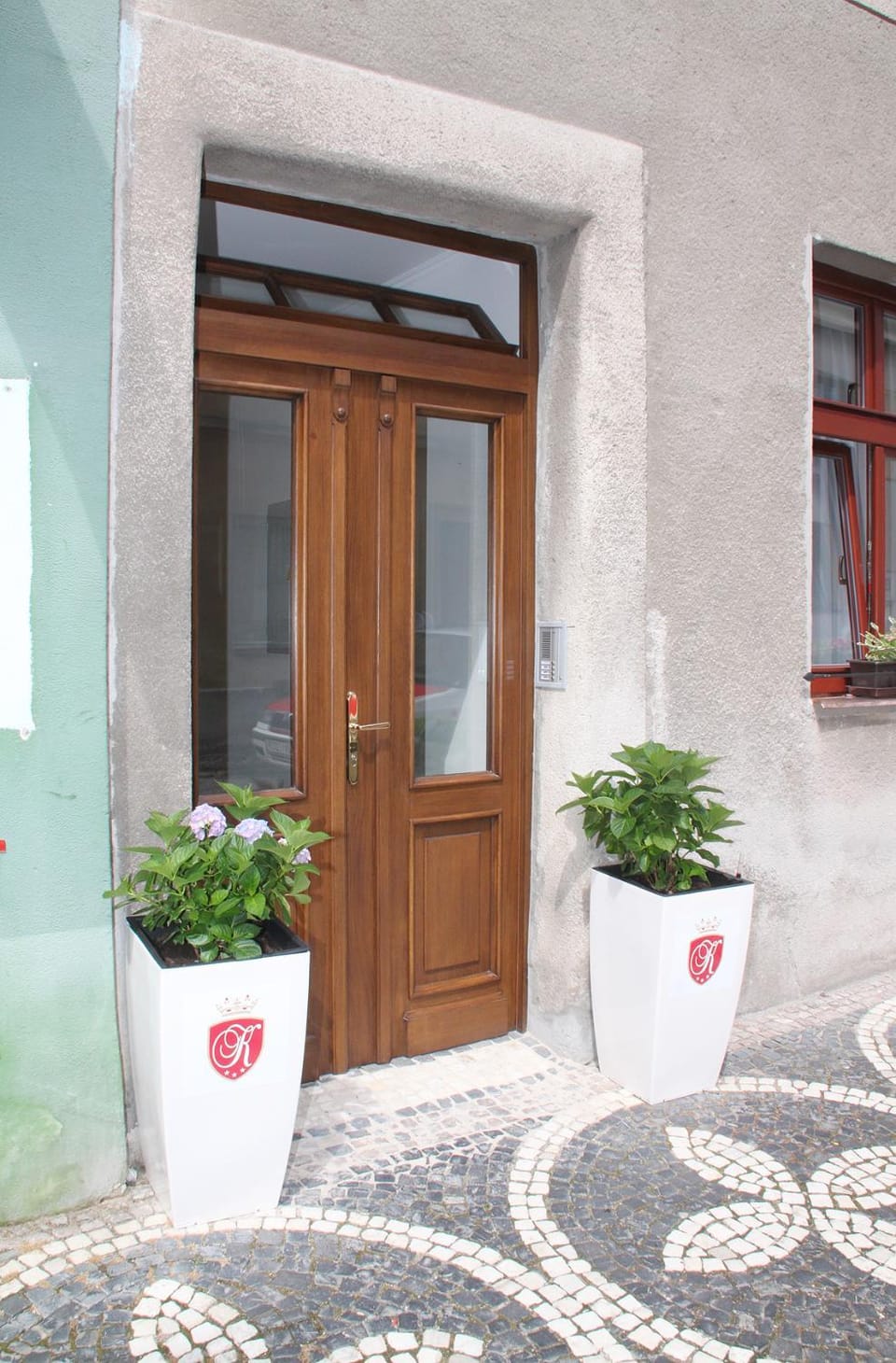 Facade/entrance