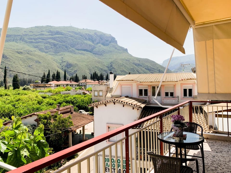 Balcony/Terrace, Mountain view