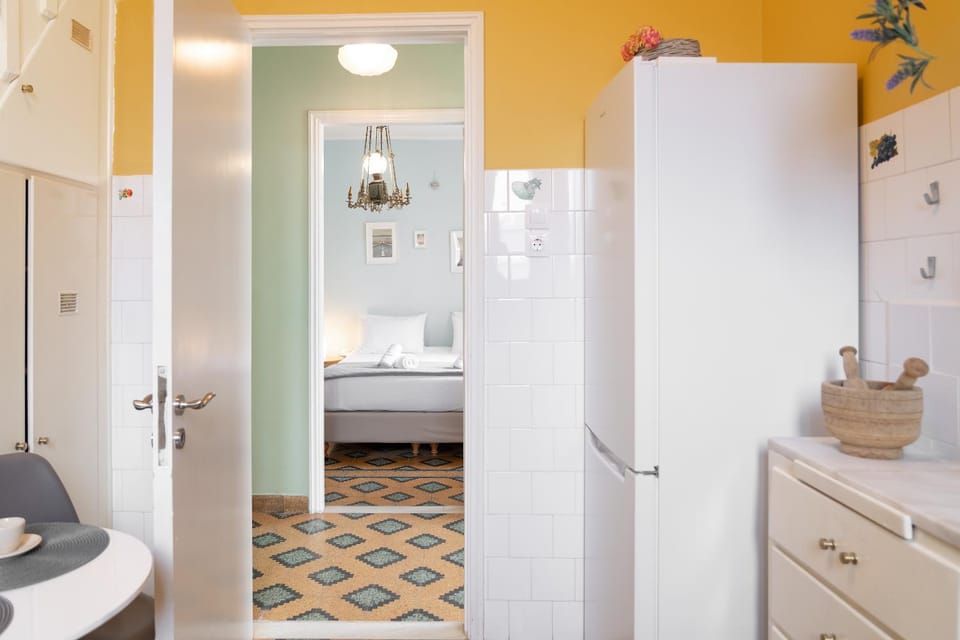 Bed, Kitchen or kitchenette