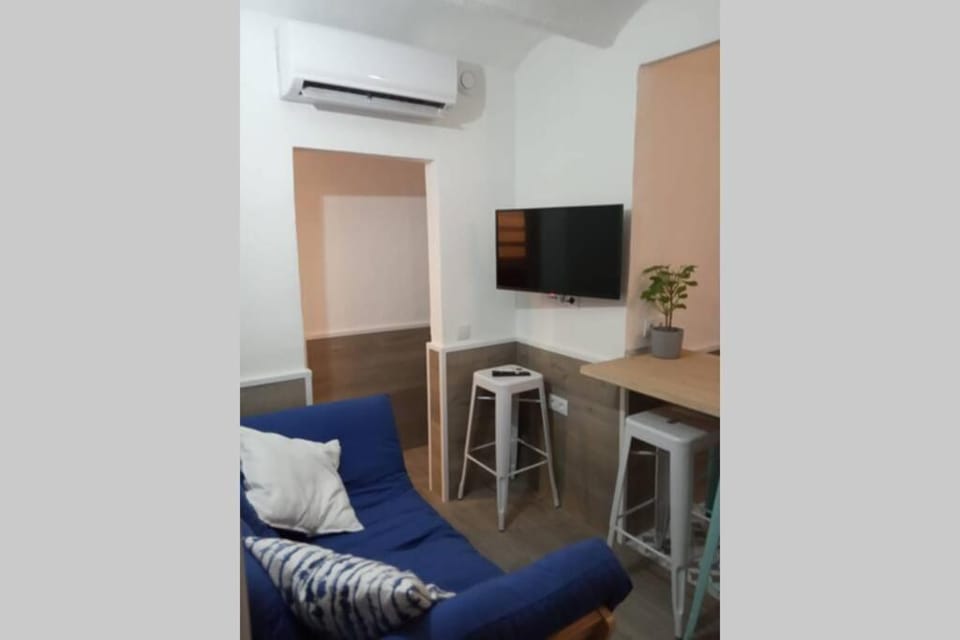 M2 Cool apartment next to metro. 15m to center Apartment in L'Hospitalet de Llobregat