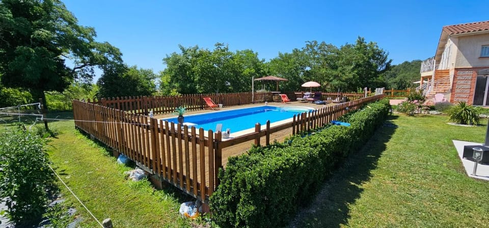 Swimming pool, Swimming pool