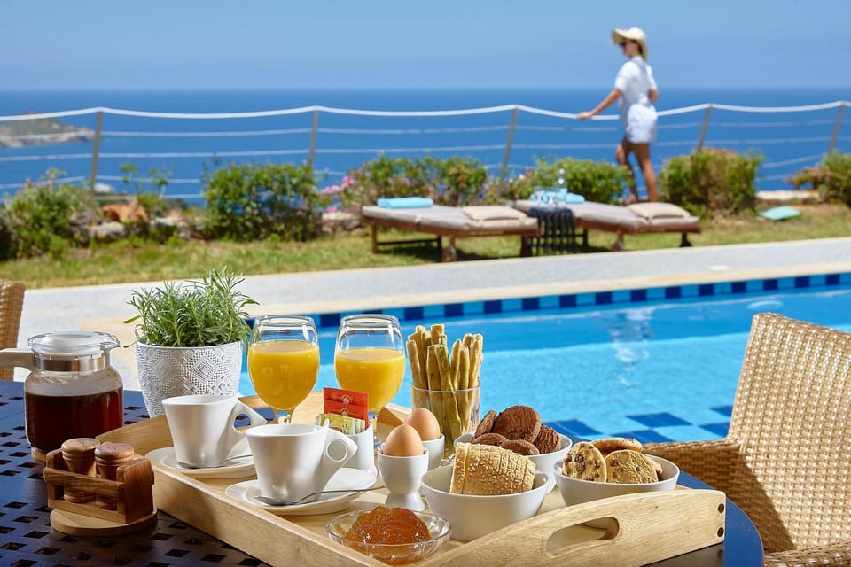 Patio, Day, People, Coffee/tea facilities, Balcony/Terrace, Food and drinks, Food, Garden view, Pool view, Sea view, Swimming pool, Breakfast, Breakfast, Continental breakfast, Drinks, group of guests, sunbed