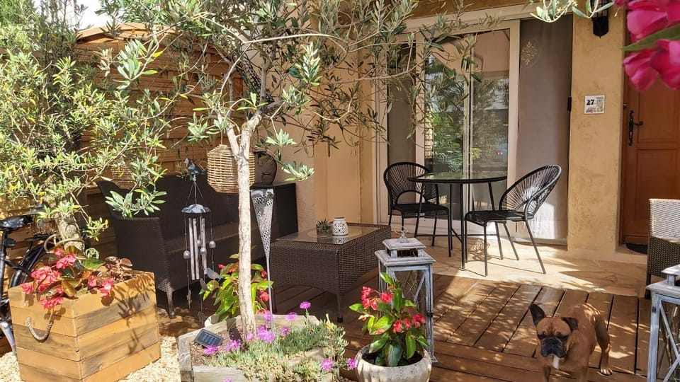 Chambre climatisée au cœur de brive avec téléviseur connecté wifi Netflix Vacation rental in Nouvelle-Aquitaine