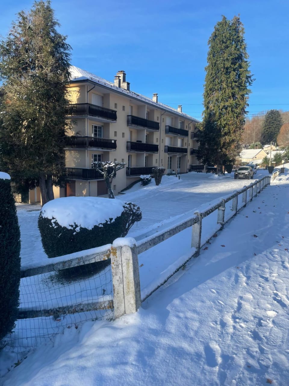 Studio rénové résidence privé proche de toutes commodités et loisirs, Place parking inclus Apartment in Auvergne-Rhône-Alpes