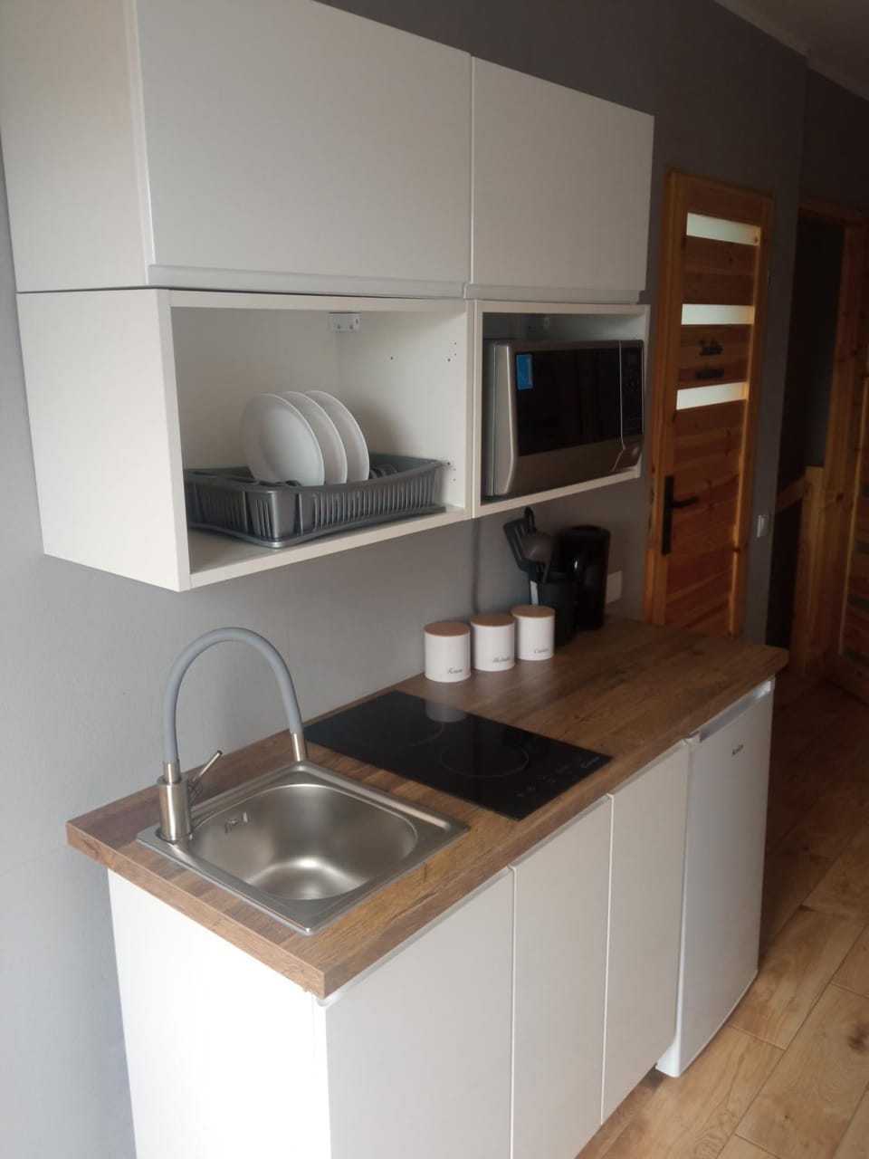 Kitchen or kitchenette, Communal kitchen, minibar, stove
