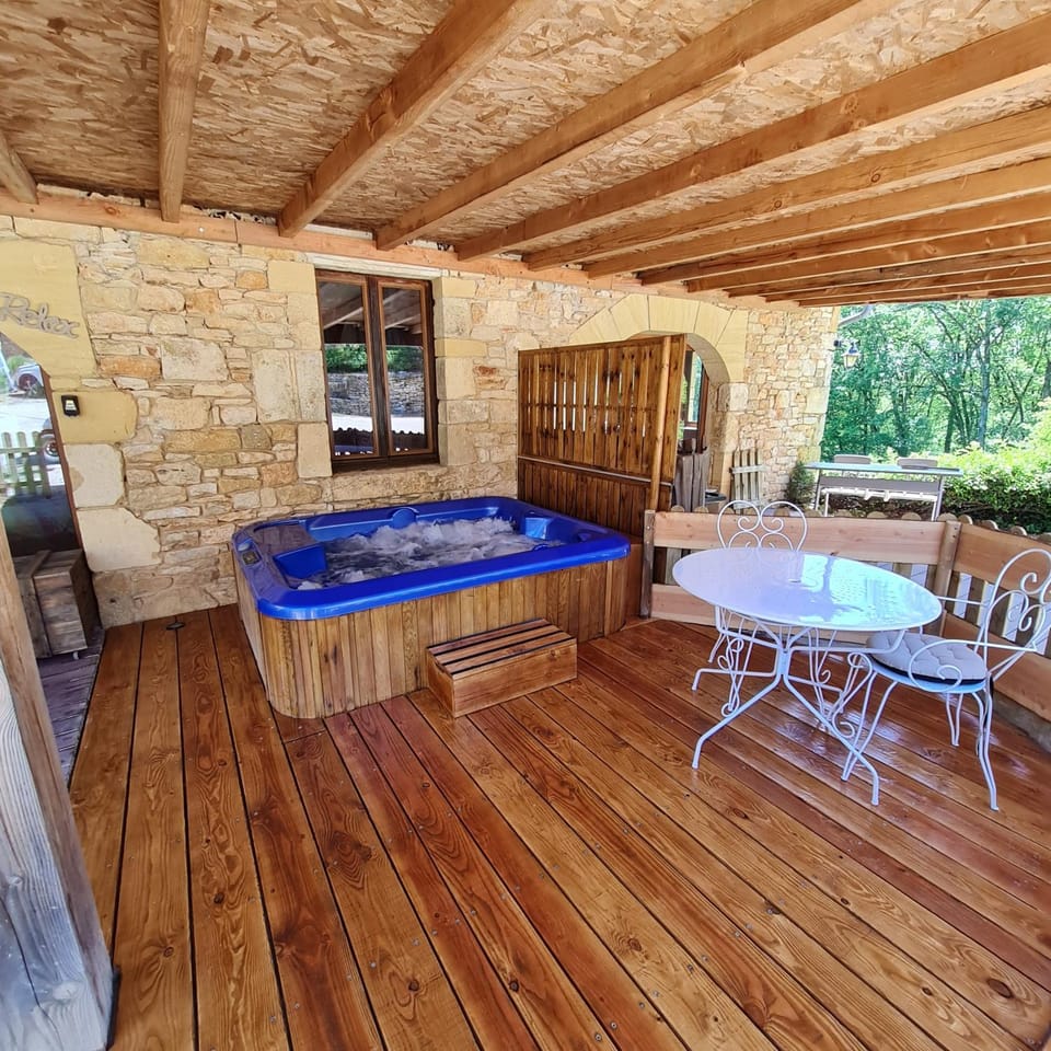 Hot Tub, Pool view
