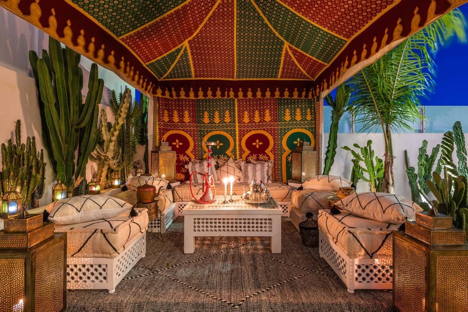 Night, Seating area
