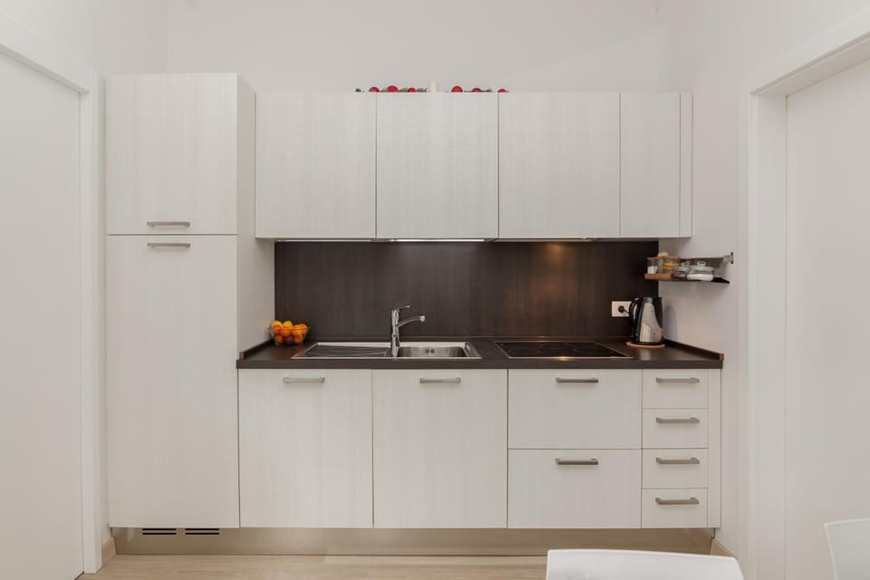 Kitchen or kitchenette, Other, stove