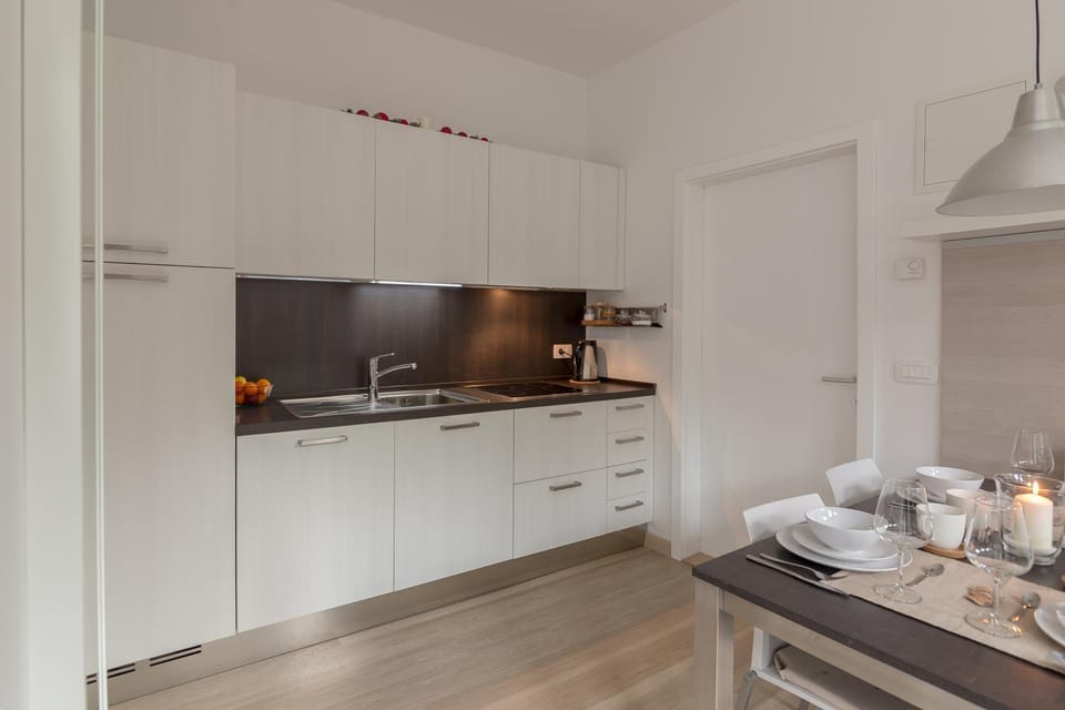 Coffee/tea facilities, dishwasher, stove