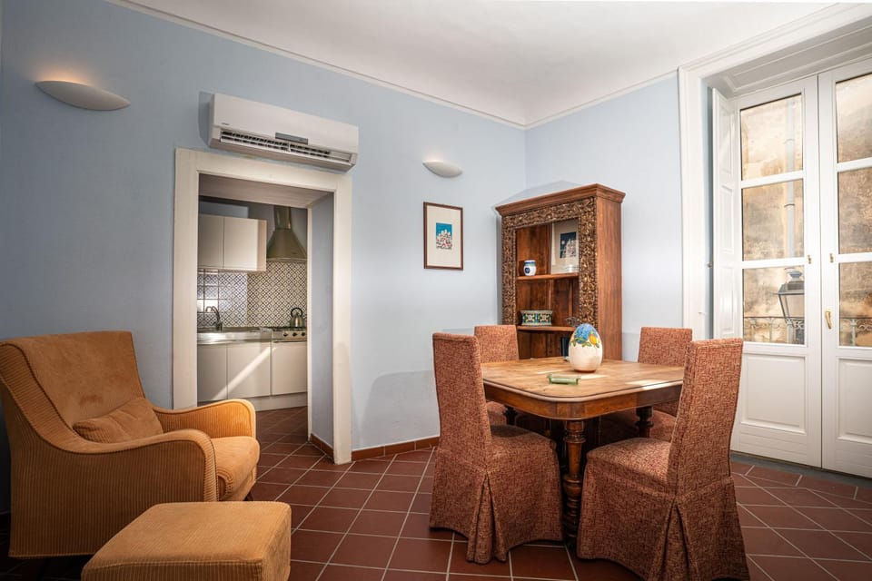 Dining area, Lunch