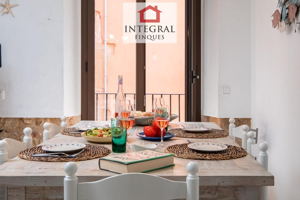 Food and drinks, Dining area, Food