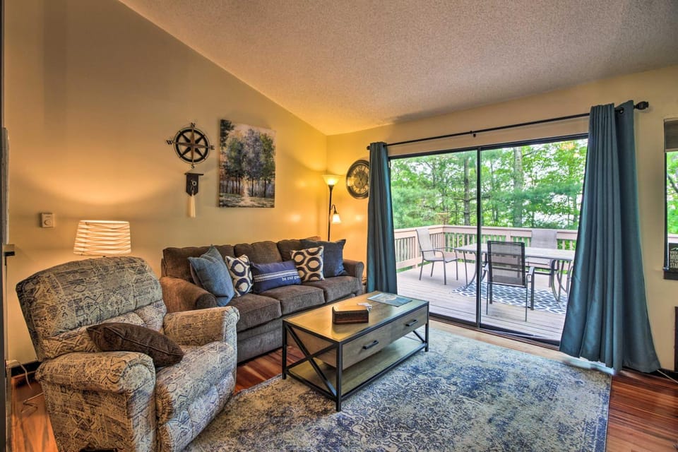 Cozy Wintergreen Resort Condo: Walk to Ski Lifts! House in Massies Mill