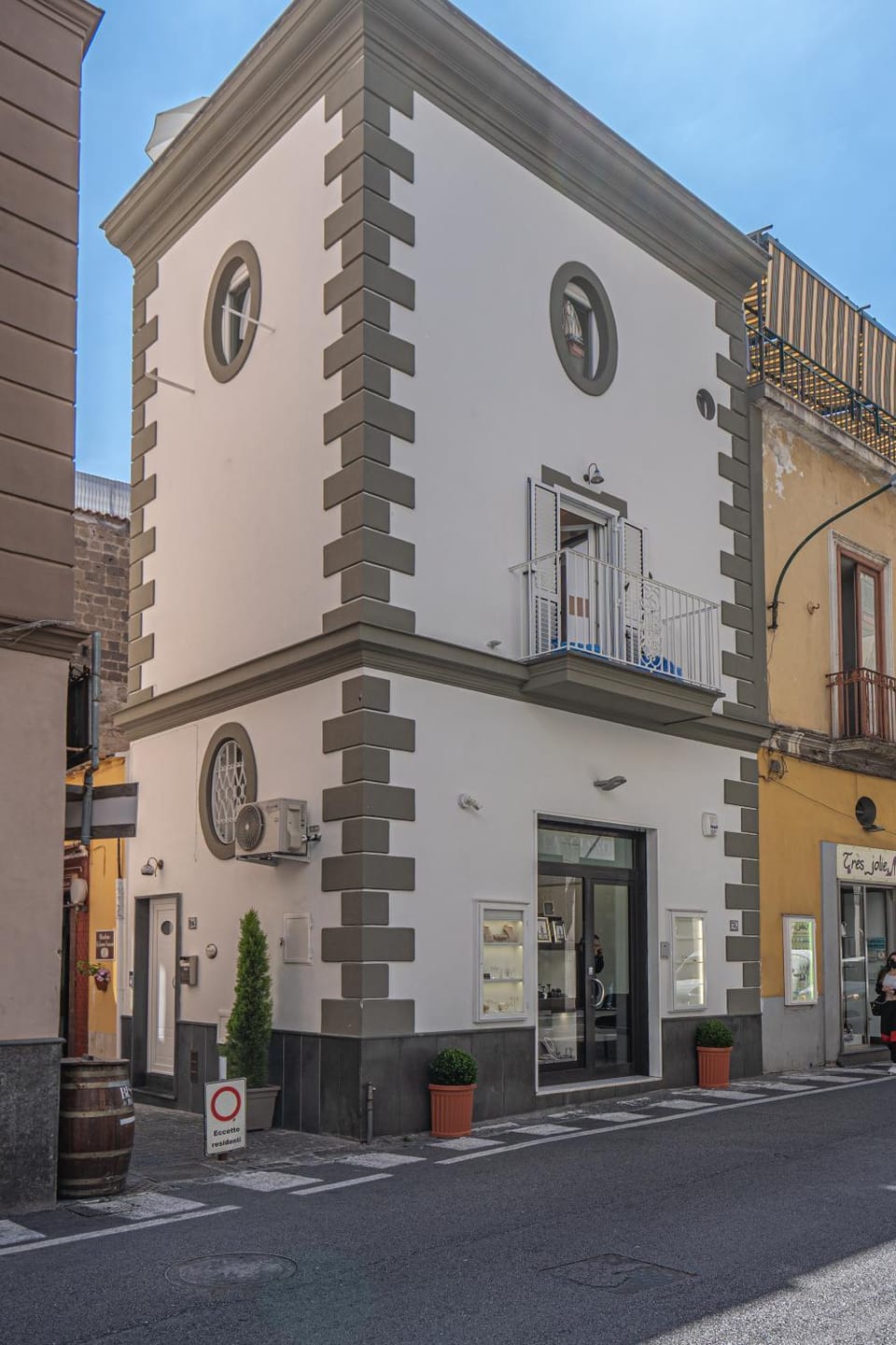 Property building, Facade/entrance