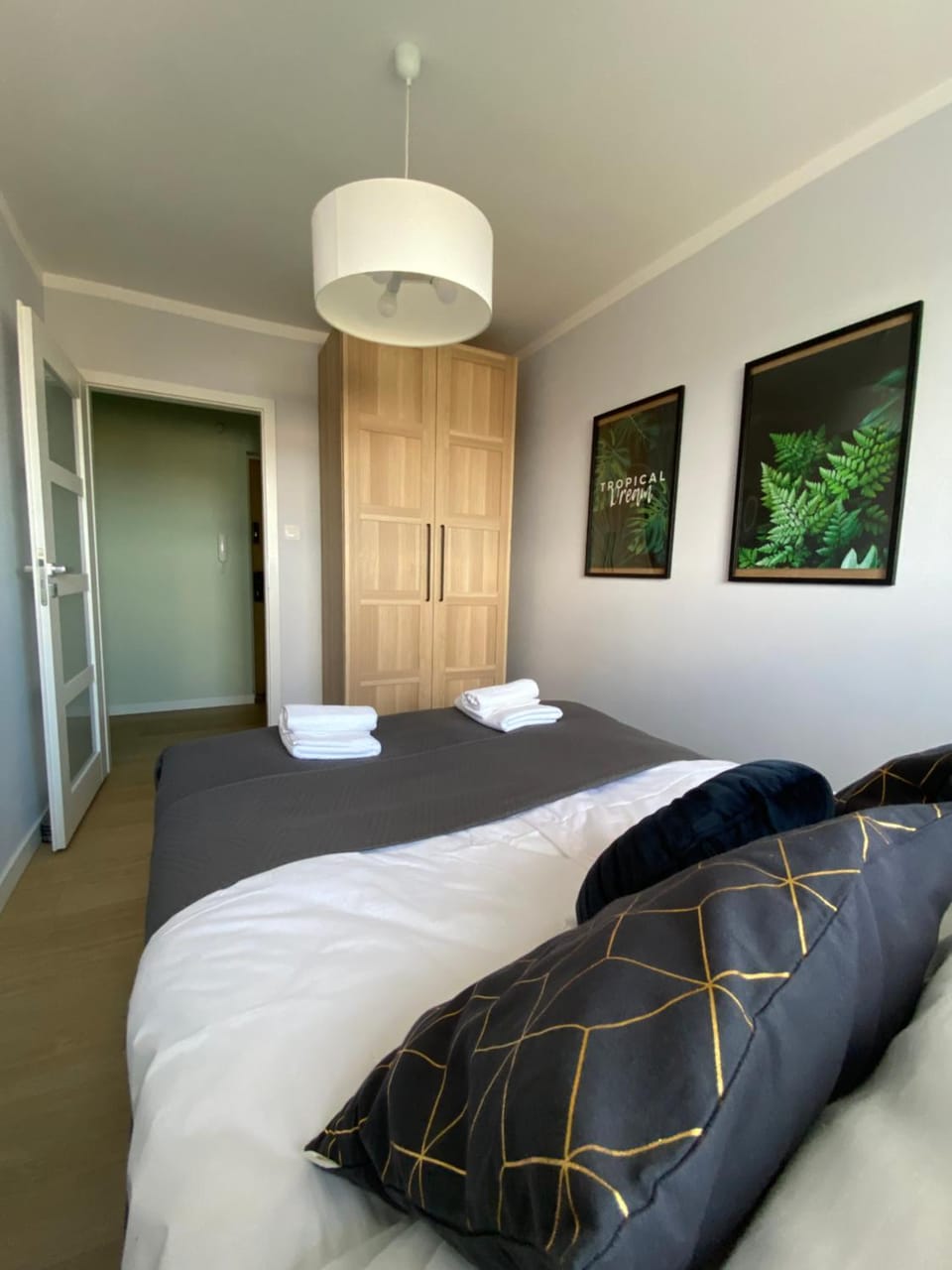 Bed, Photo of the whole room, Bedroom, wardrobe