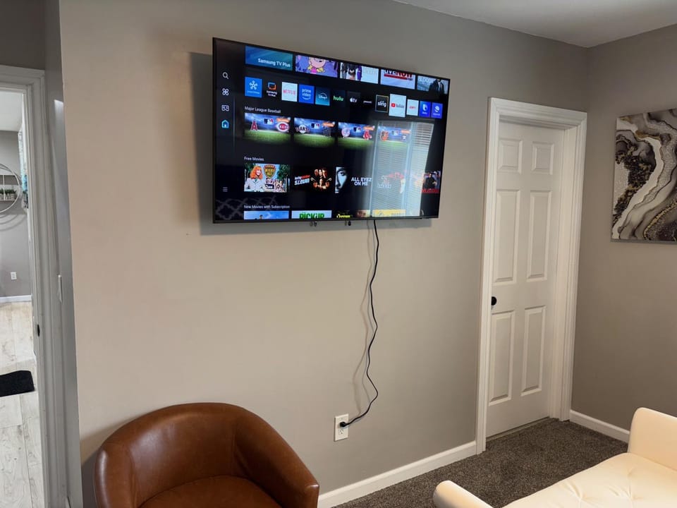 No Chores, 10min to downtown and 25min to Niagara Falls Apartment in Buffalo