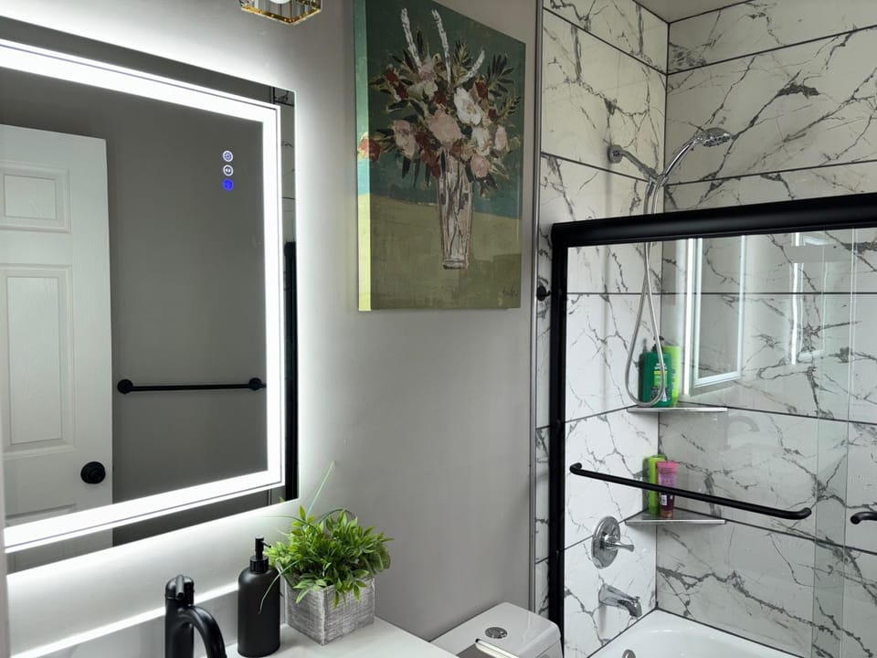 No Chores, 10min to downtown and 25min to Niagara Falls Apartment in Buffalo