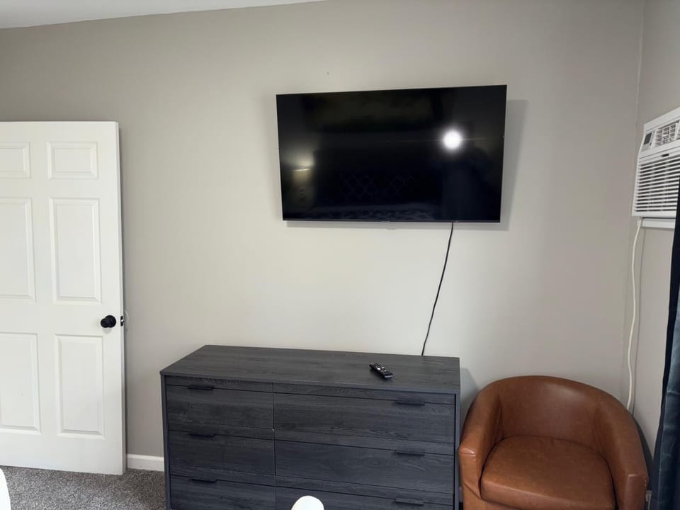 No Chores, 10min to downtown and 25min to Niagara Falls Apartment in Buffalo