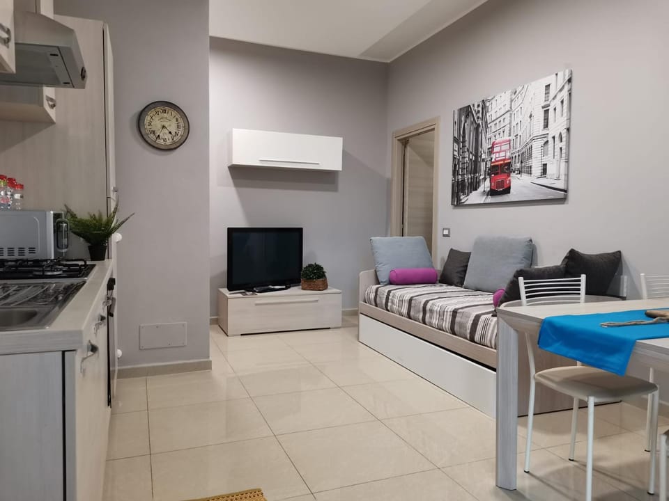 TV and multimedia, Kitchen or kitchenette, Seating area