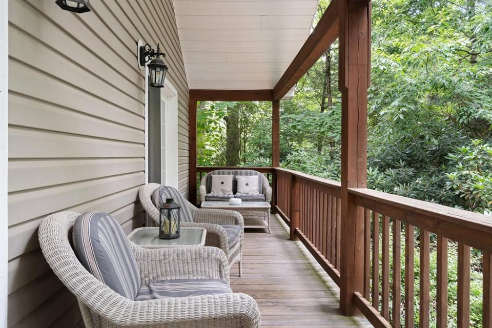 Blue Ridge Bungalow Flying Squirrel Cottages House in North Carolina