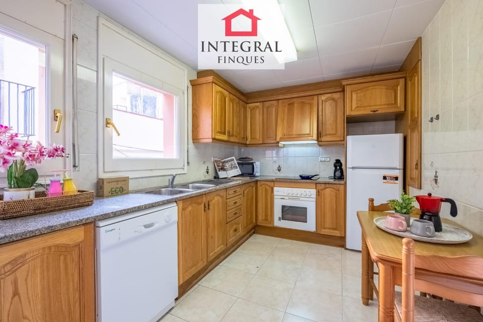 Day, Coffee/tea facilities, dishwasher, furniture, microwave, oven, toaster, kitchen