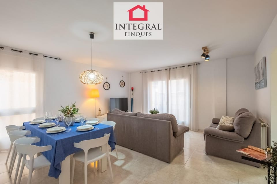 TV and multimedia, Living room, Photo of the whole room, Dining area, furniture