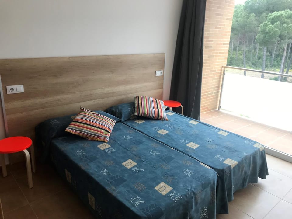 Bed, Garden view