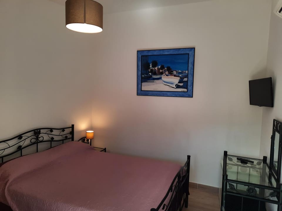 Bed, Decorative detail, Bedroom