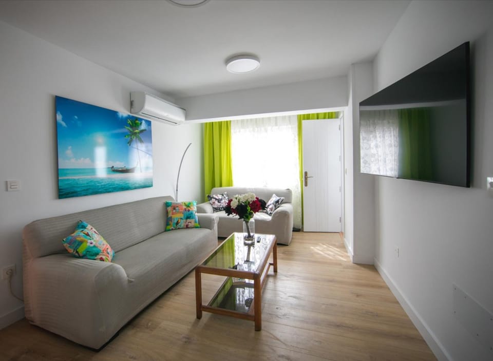 Communal lounge/ TV room, TV and multimedia, Living room, Seating area