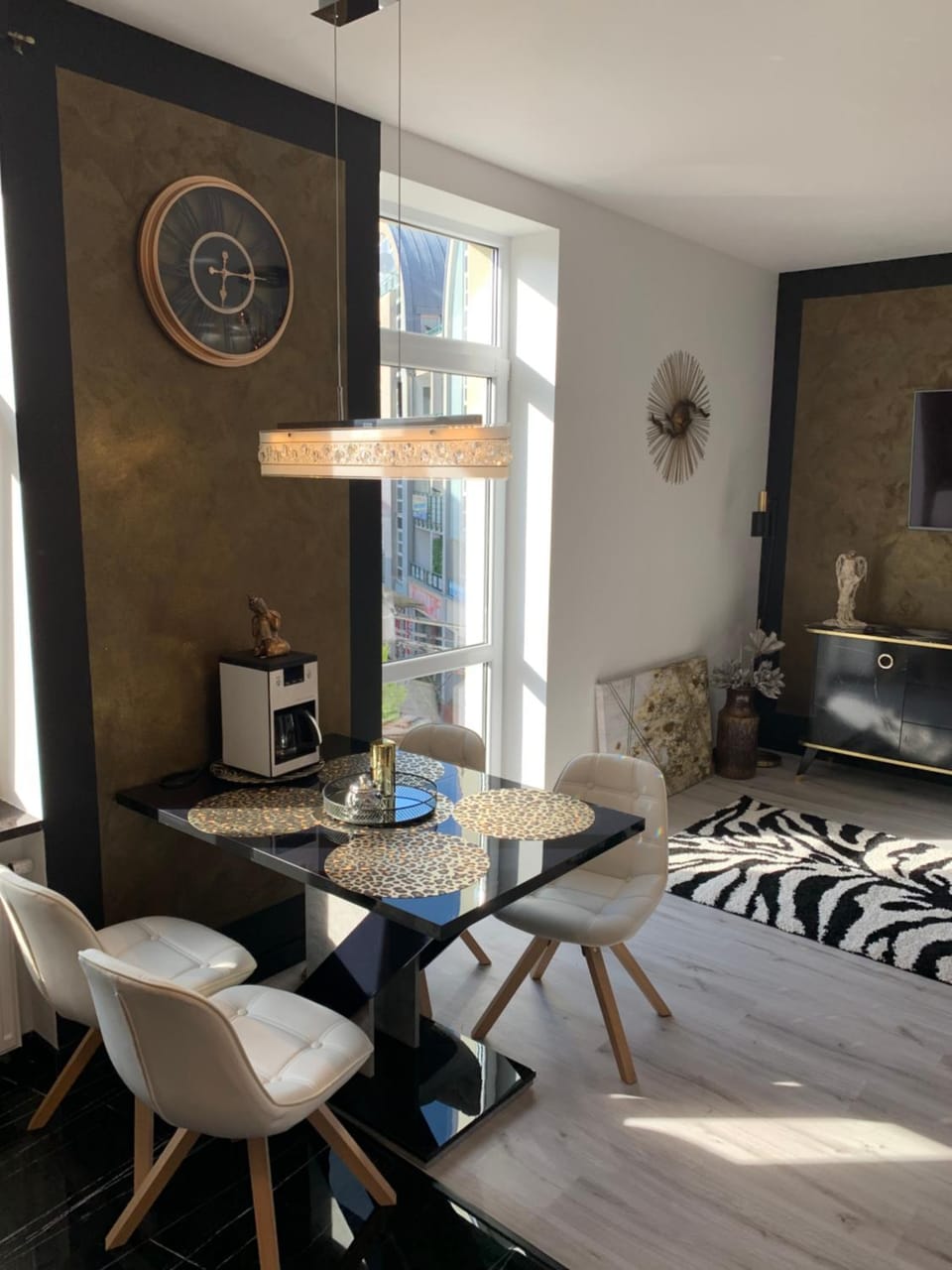 Living room, Dining area