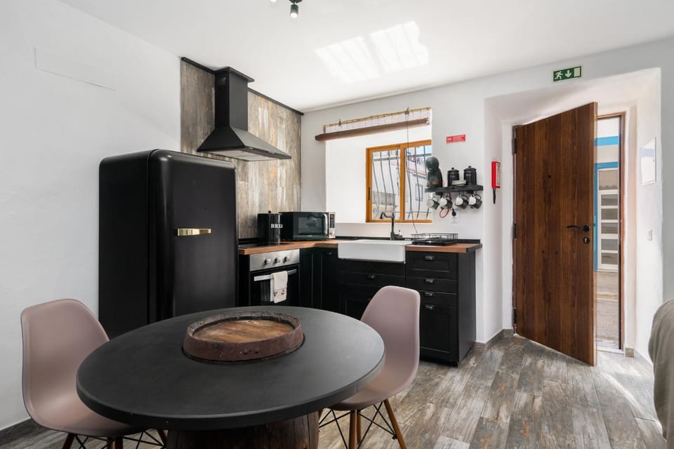 Casa Celeiro House in Faro District