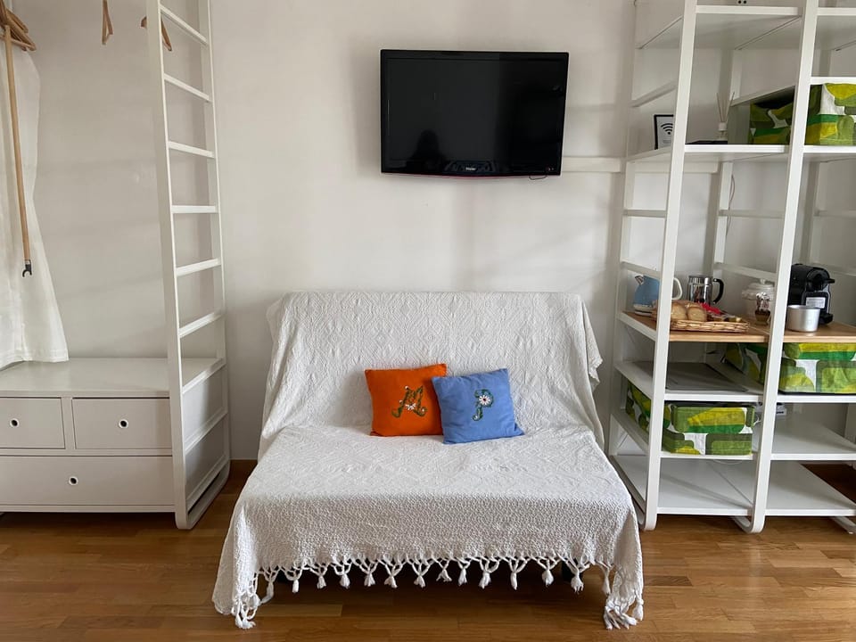 Bed, TV and multimedia