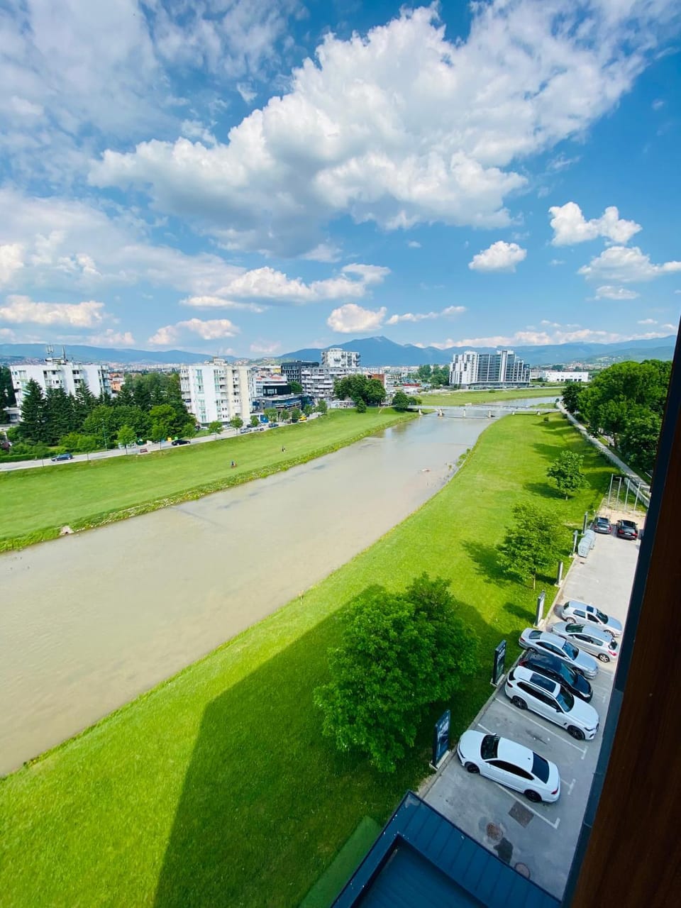 Bird's eye view, City view, River view, Parking
