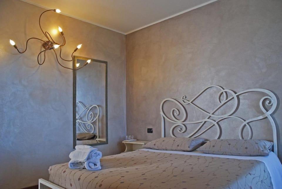 Bed, Decorative detail