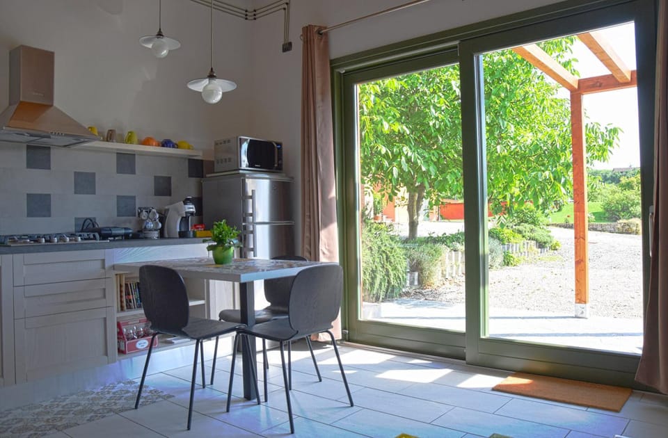 Patio, Patio, Facade/entrance, Day, Summer, Garden, Coffee/tea facilities, Kitchen or kitchenette, Living room, Photo of the whole room, Seating area, Dining area, On site, Garden view, Inner courtyard view