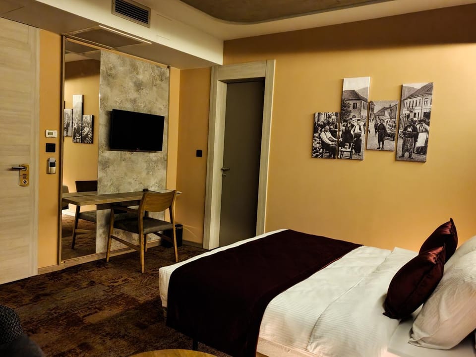 TV and multimedia, Photo of the whole room