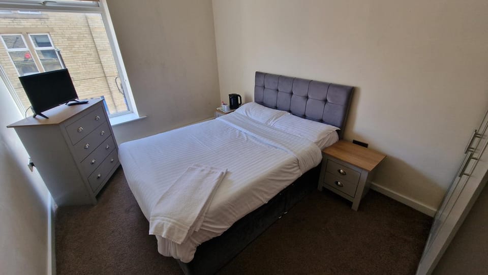 SELF CHECK-IN APARTMENT in CENTRAL HALIFAX Bed and Breakfast in Calderdale