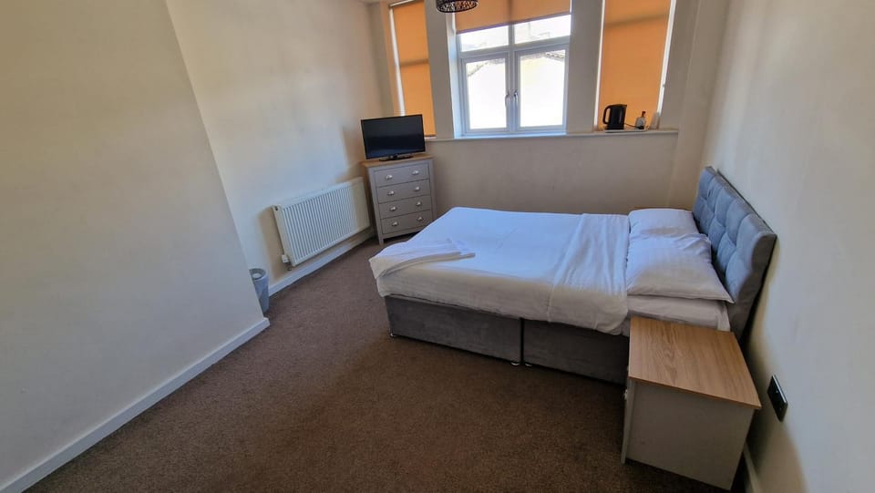SELF CHECK-IN APARTMENT in CENTRAL HALIFAX Bed and Breakfast in Calderdale