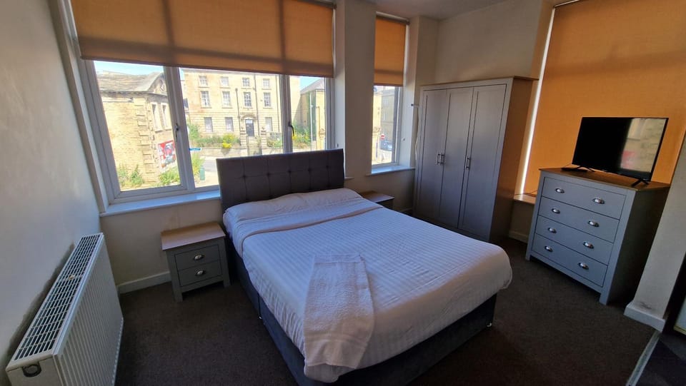 SELF CHECK-IN APARTMENT in CENTRAL HALIFAX Bed and Breakfast in Calderdale