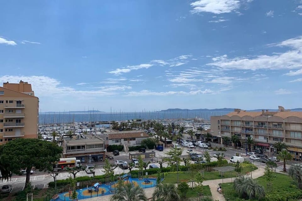 L'EFFET MER, DUPLEX SUR LE PORT AVEC SES 2 TERRASSES VUE MER Apartment in Hyères